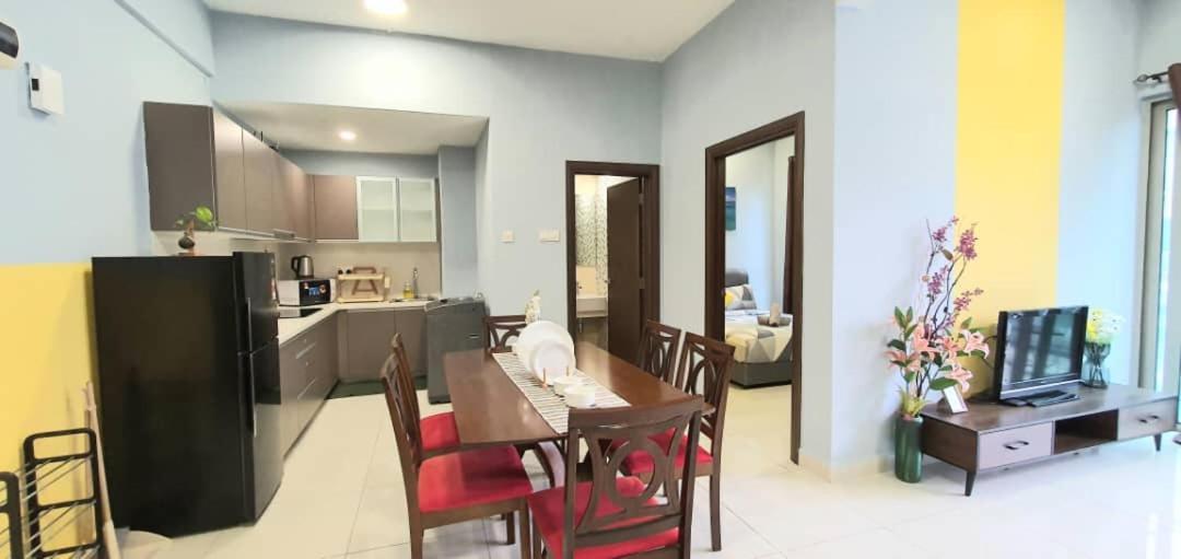 קואלה לומפור Regalia Suites With Infinity Pool Klcc By Staycation Homes מראה חיצוני תמונה