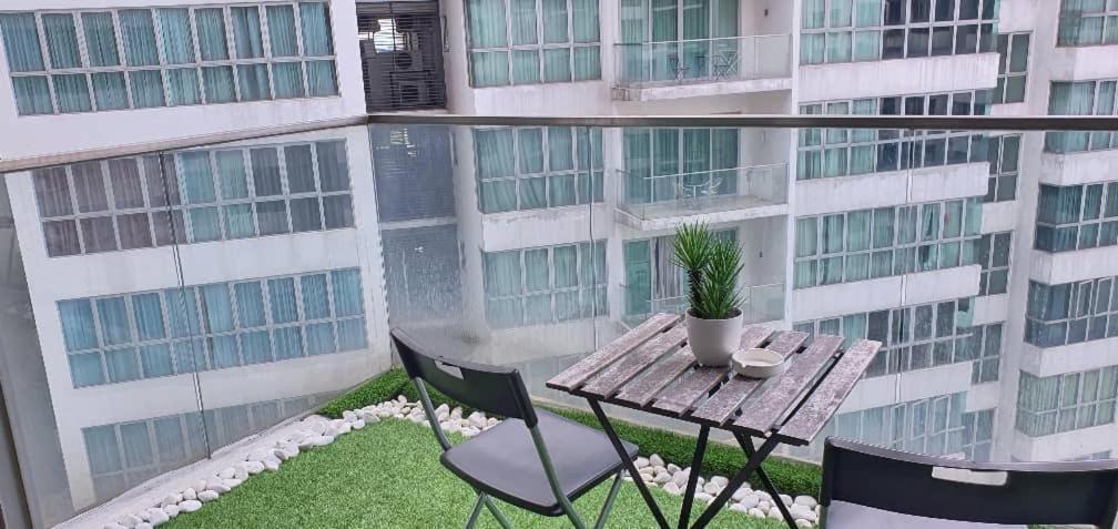 קואלה לומפור Regalia Suites With Infinity Pool Klcc By Staycation Homes מראה חיצוני תמונה