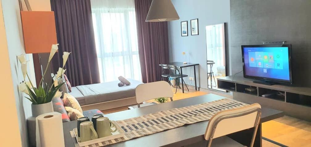 קואלה לומפור Regalia Suites With Infinity Pool Klcc By Staycation Homes מראה חיצוני תמונה