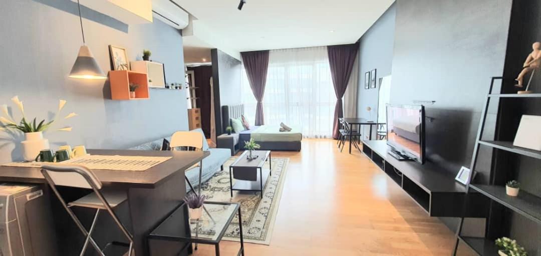 קואלה לומפור Regalia Suites With Infinity Pool Klcc By Staycation Homes מראה חיצוני תמונה