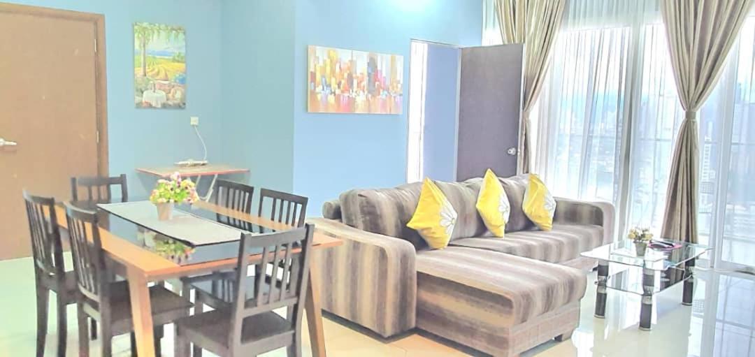 קואלה לומפור Regalia Suites With Infinity Pool Klcc By Staycation Homes מראה חיצוני תמונה