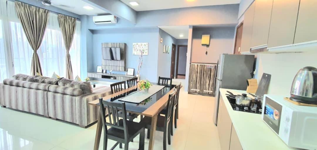 קואלה לומפור Regalia Suites With Infinity Pool Klcc By Staycation Homes מראה חיצוני תמונה