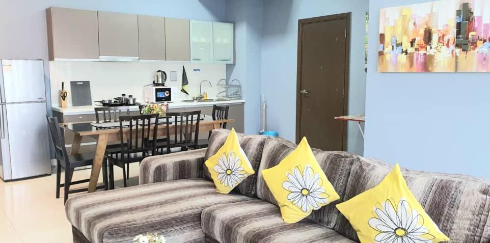קואלה לומפור Regalia Suites With Infinity Pool Klcc By Staycation Homes מראה חיצוני תמונה