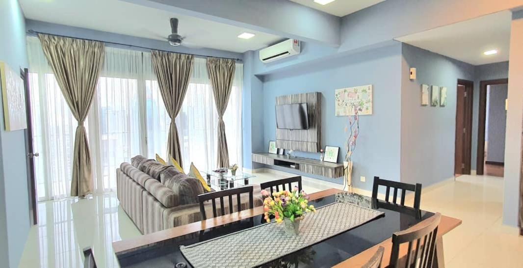 קואלה לומפור Regalia Suites With Infinity Pool Klcc By Staycation Homes מראה חיצוני תמונה