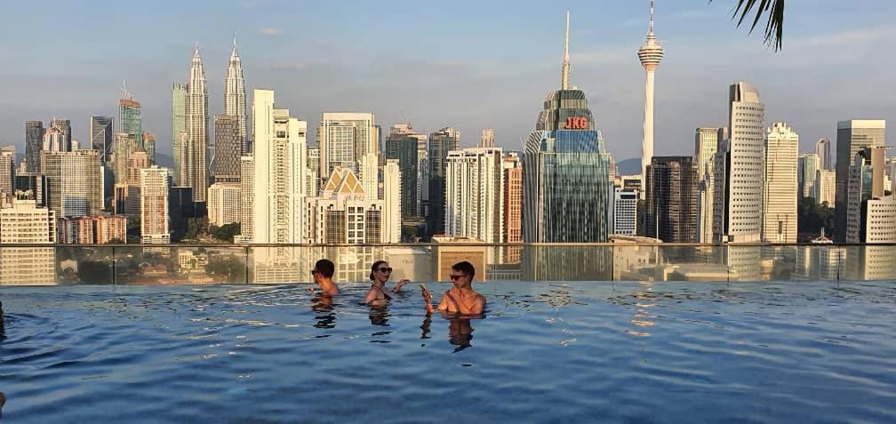 קואלה לומפור Regalia Suites With Infinity Pool Klcc By Staycation Homes מראה חיצוני תמונה