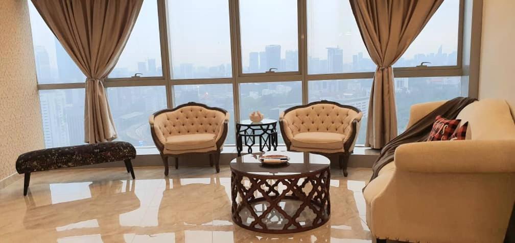 קואלה לומפור Regalia Suites With Infinity Pool Klcc By Staycation Homes מראה חיצוני תמונה