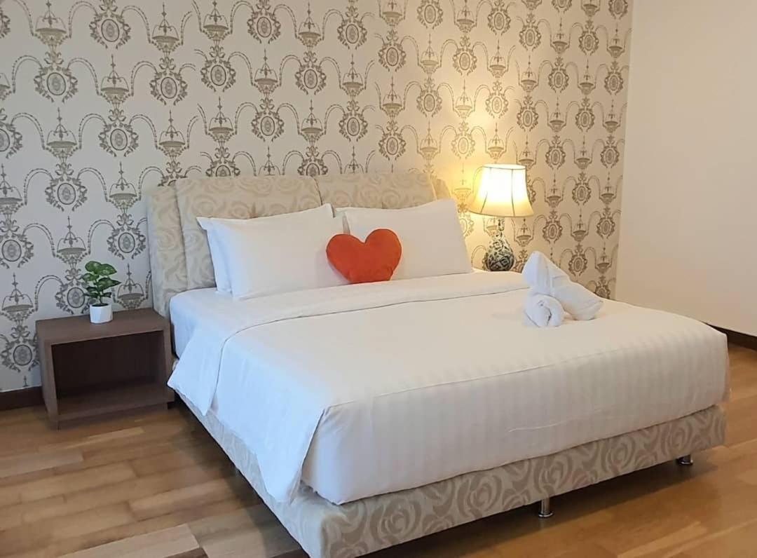 קואלה לומפור Regalia Suites With Infinity Pool Klcc By Staycation Homes מראה חיצוני תמונה