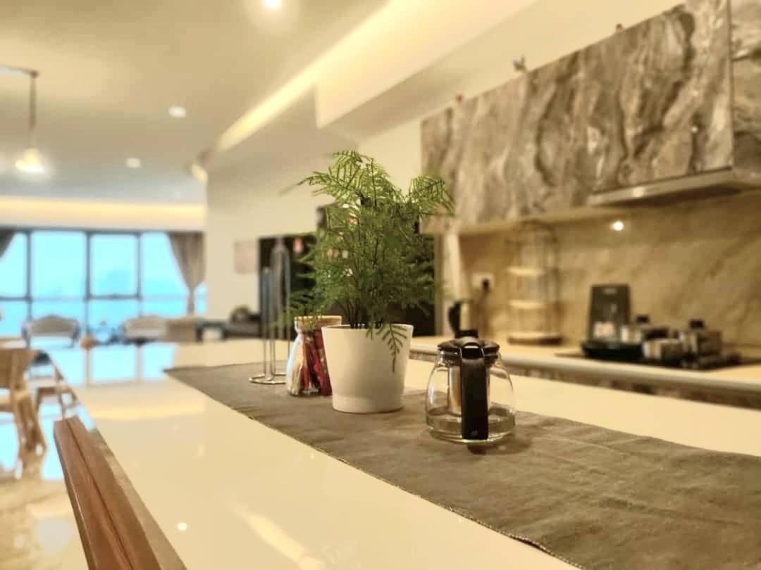 קואלה לומפור Regalia Suites With Infinity Pool Klcc By Staycation Homes מראה חיצוני תמונה