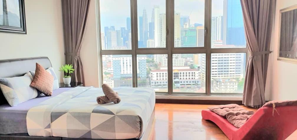 קואלה לומפור Regalia Suites With Infinity Pool Klcc By Staycation Homes מראה חיצוני תמונה