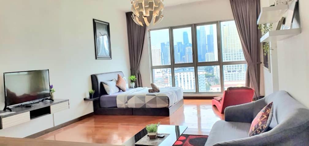 קואלה לומפור Regalia Suites With Infinity Pool Klcc By Staycation Homes מראה חיצוני תמונה